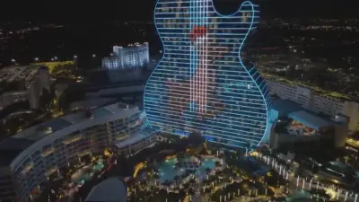 Hard Rock The Holidays offers preview of dazzling holiday light show
