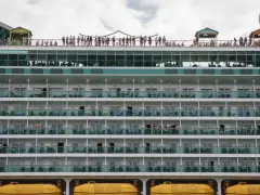 Cruise passenger was served 33 drinks before deadly encounter with crew, suit says