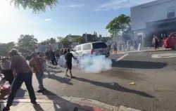 ICE raids grow tense as protesters confront immigration agents