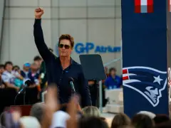 NFL insider called out the ‘bigger advantage’ Tom Brady gives Raiders as part owner and broadcaster