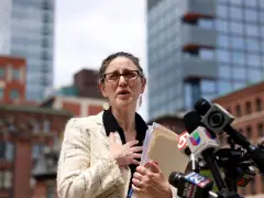 Legislators propose pay raise for bar advocates to end work stoppage